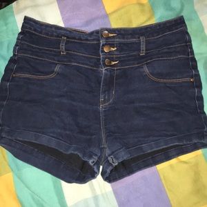 3 button Stretchy Denim shorts (slightly worn)
